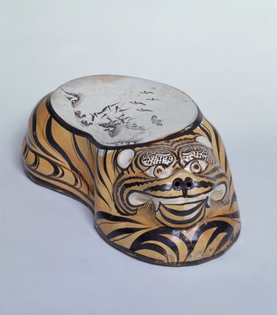 图片[2]-Brown glaze painted tiger pillow-China Archive